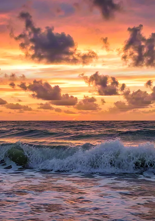 Golden sunset over ocean waves — peaceful horizon view